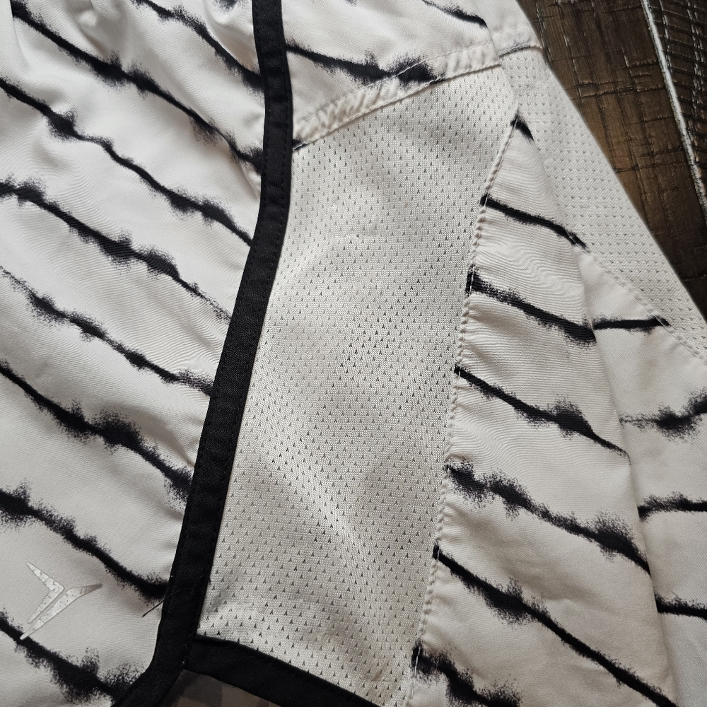 Old Navy Active Shorts - Picture 5 of 7